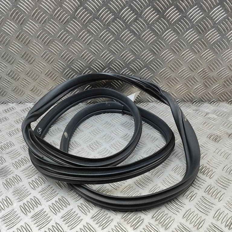 Rubber seal rear door 83120CU000