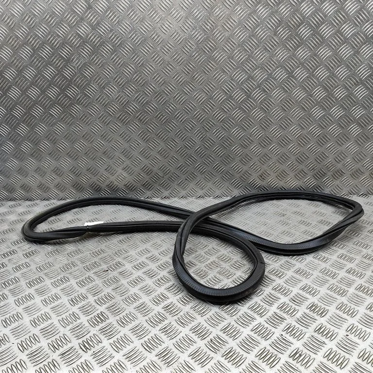 Rubber seal rear door 5C6867913A