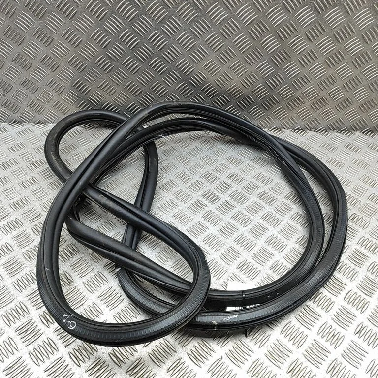 Rubber seal rear door 1T3867914N