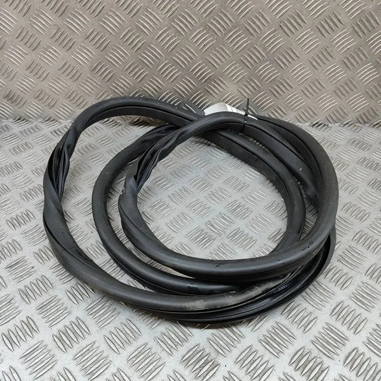 Uszczelka drzwi tylnych FK72253A10A