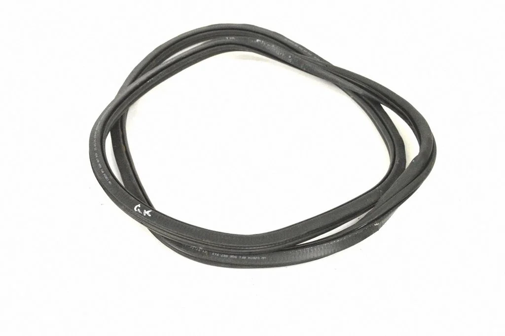 Rubber seal rear door 5G6867913