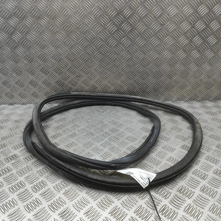 Rubber seal rear door 5LG867368B