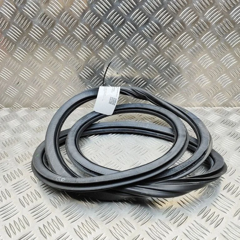 Rubber seal rear door 8V4833721B