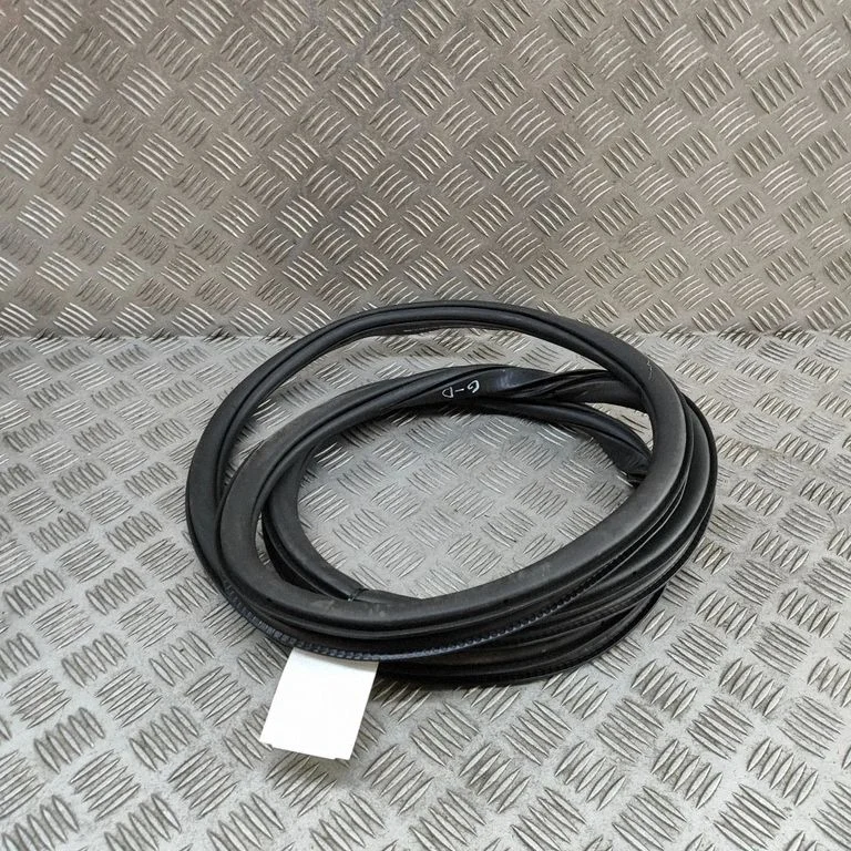 Rubber seal rear door 89A833722