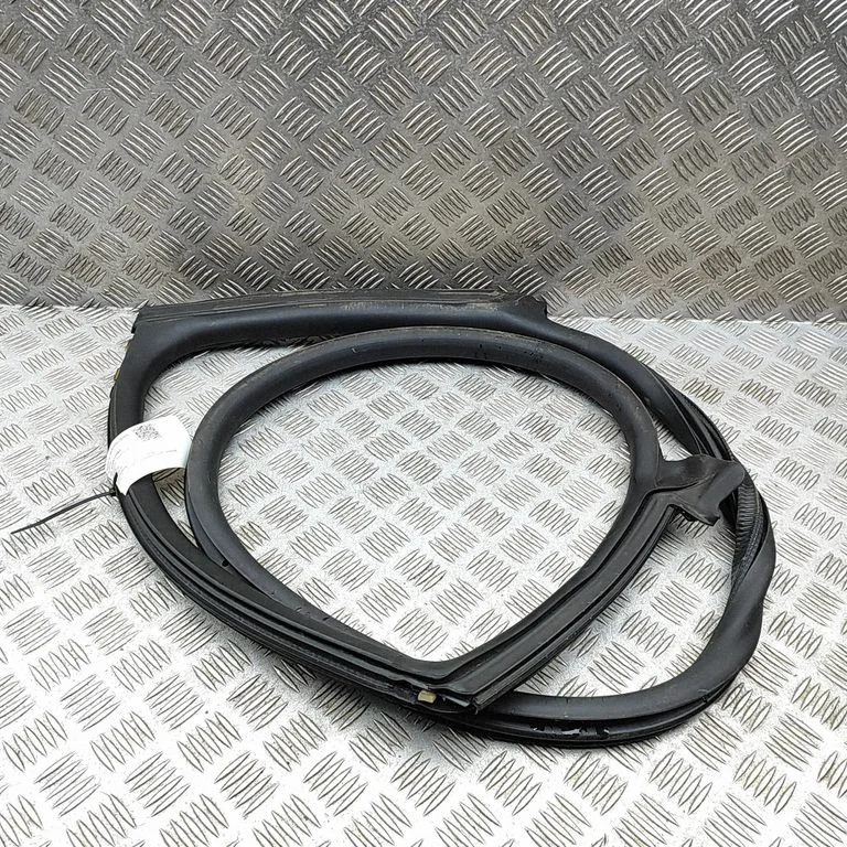 Aizmugurējo durvju blīvgumija – Porsche Taycan 9J1 (2019-)