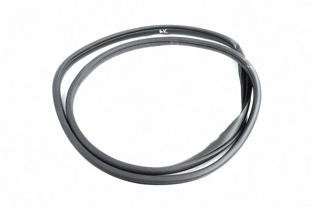 Rubber seal rear door – left