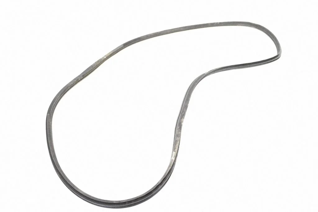 Rubber seal rear door – left