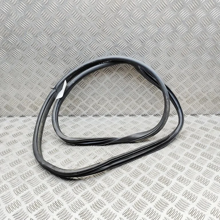 Aizmugurējo durvju blīvgumija 83120D4300