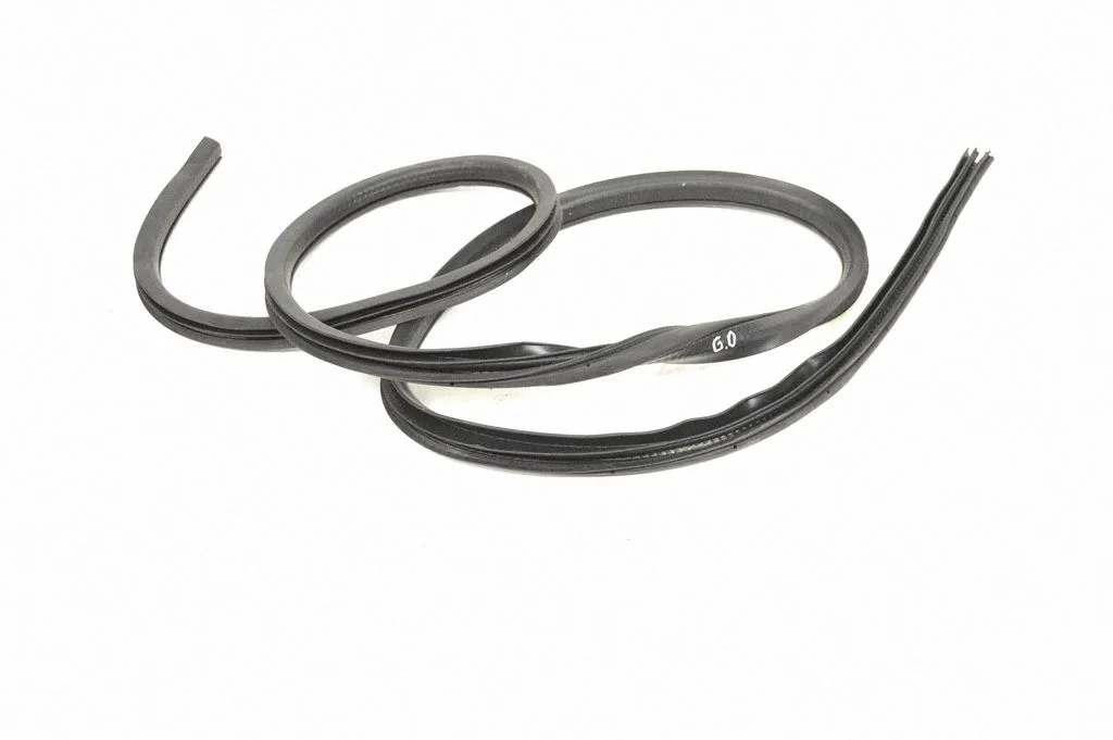 Rubber seal rear door – right