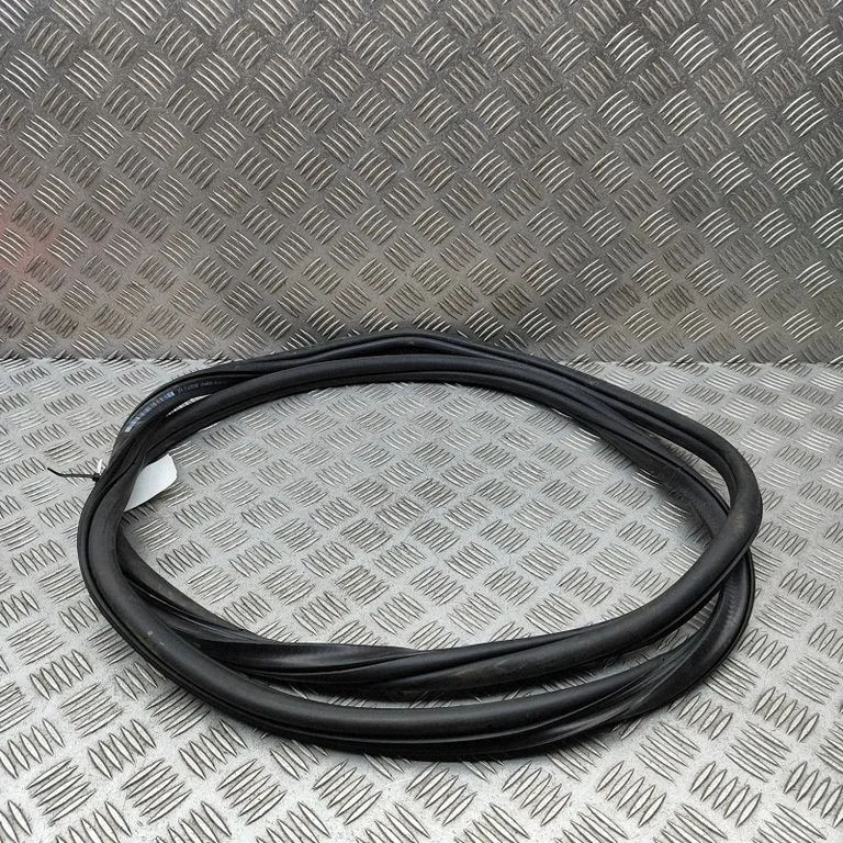 Rubber seal rear door 5H4867913