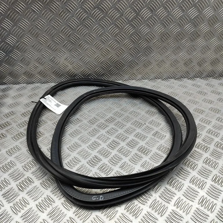Tagaukse tihend 8U0833721A