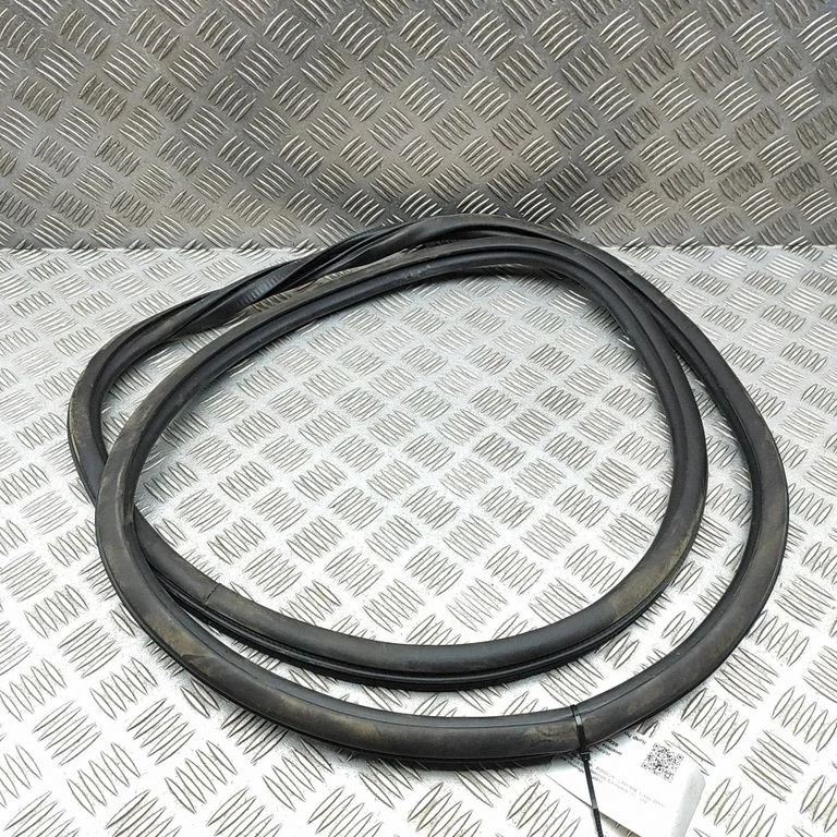 Rubber seal rear door 9Y3833721B
