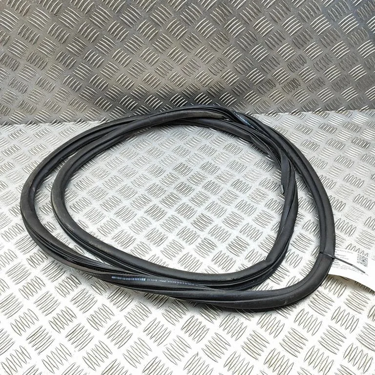 Rubber seal rear door 9Y3833721B