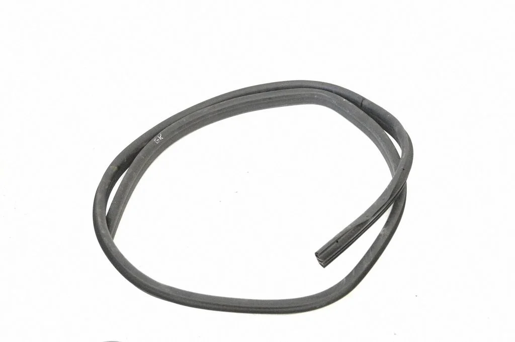 Rubber seal rear door – left