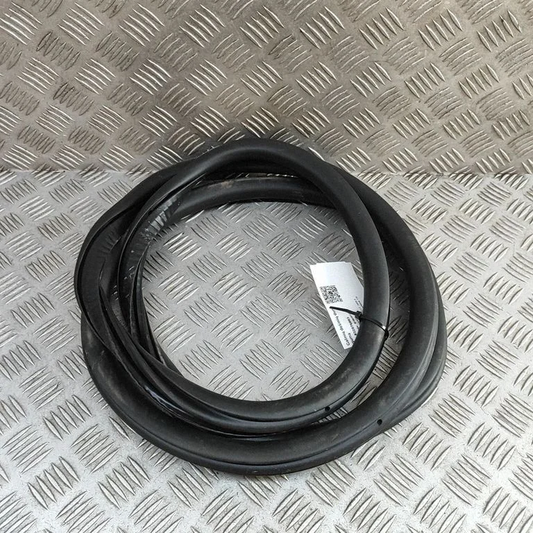 Aizmugurējo durvju blīvgumija 9825831480