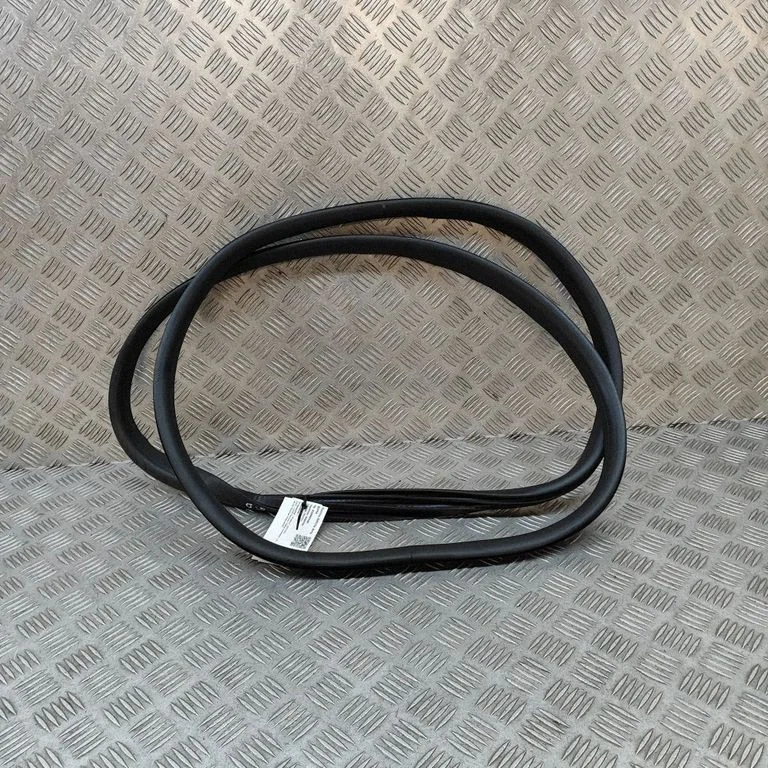 Rubber seal rear door 828384708R