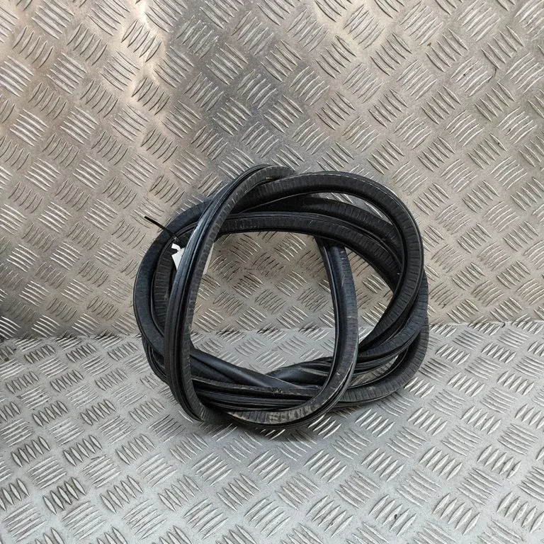 Rubber seal rear door – Peugeot 5008 II (2016-)
