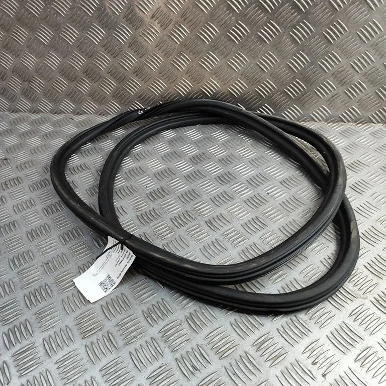 Uszczelka drzwi tylnych 4G9839911A