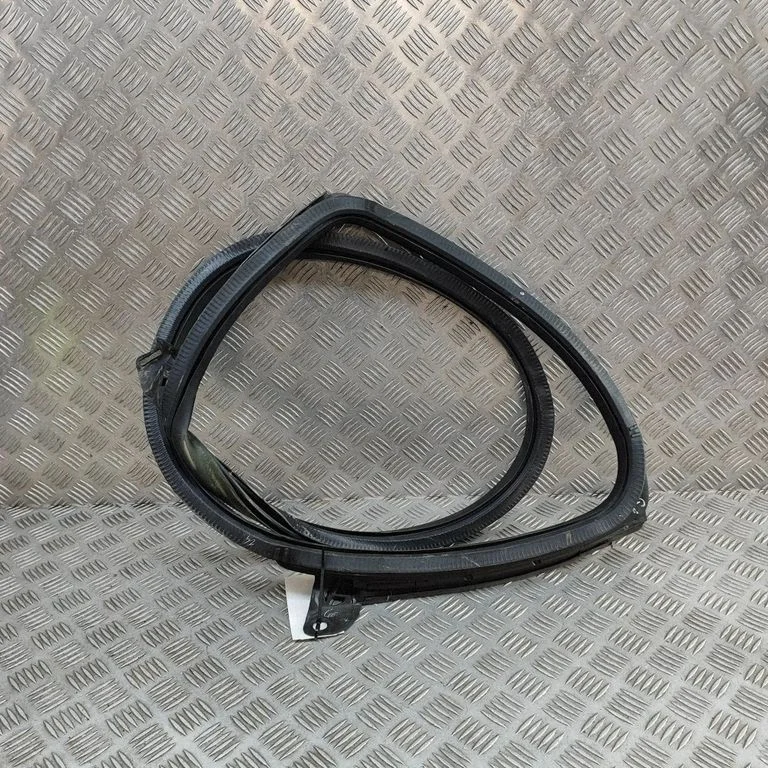 Aizmugurējo durvju blīvgumija – Porsche Taycan 9J1 (2019-)