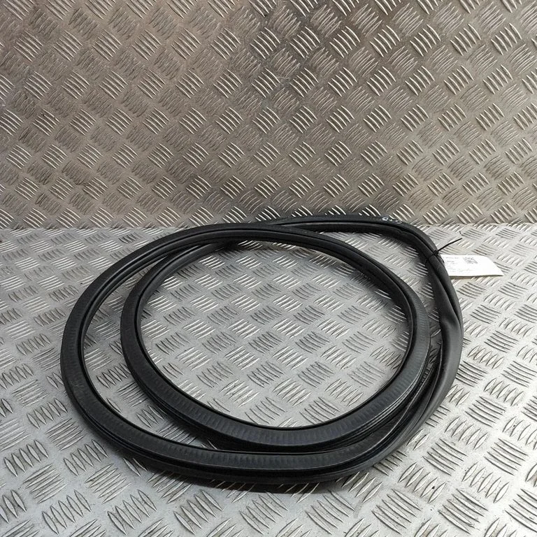 Rubber seal rear door 2GS867914B