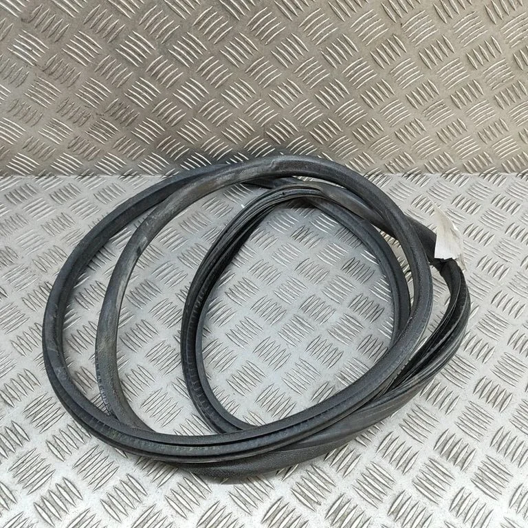 Rubber seal rear door – Volkswagen Amarok (2010-2020)