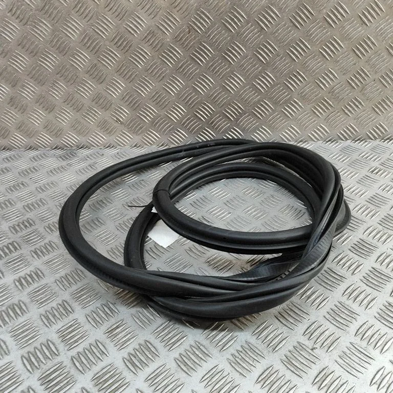 Rubber seal rear door 658867368B