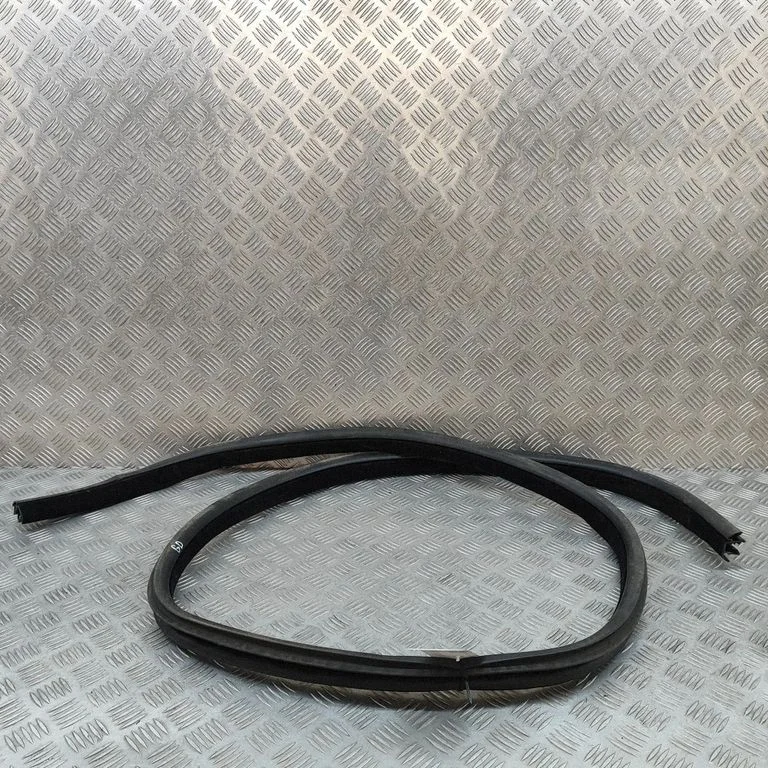 Uszczelka drzwi tylnych J8A2253A10A