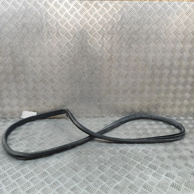 Aizmugurējo durvju blīvgumija – Mercedes-Benz A klase W176 (2012-2018)
