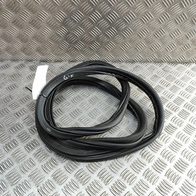 Uszczelka drzwi tylnych 2G6867913B – Volkswagen Taigo (2021-)