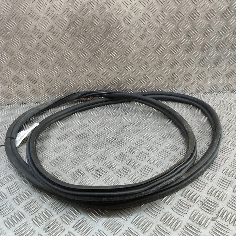 Rubber seal rear door 7428696