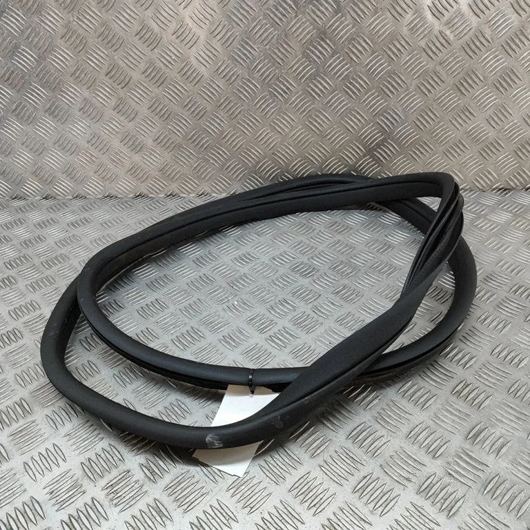 Tagaukse tihend – Mercedes-Benz EQC (2019-)