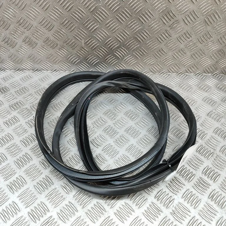Rubber seal rear door D09L68913A