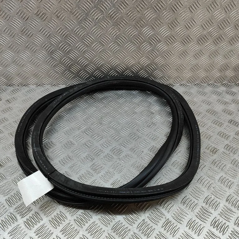 Rubber seal rear door 4A21B82