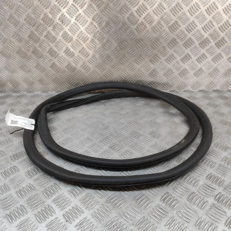 Rubber seal rear door YQ00029380