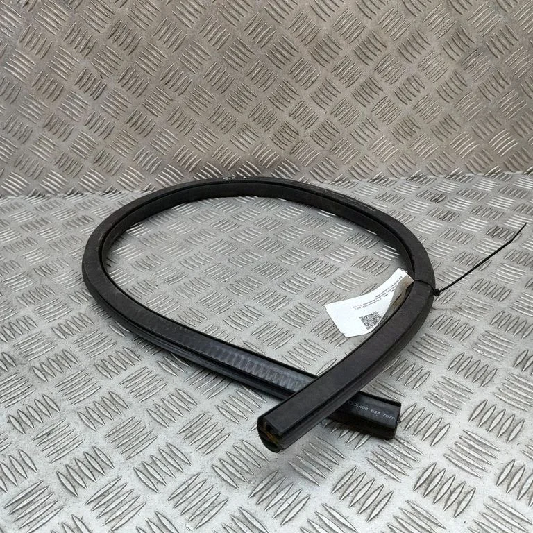 Rubber seal rear door 4G8833707A