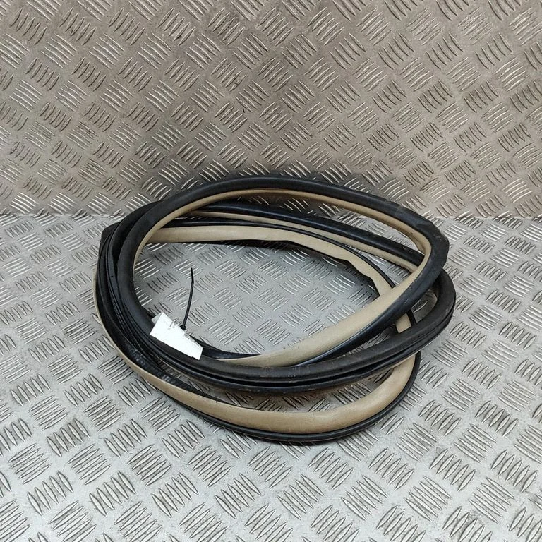 Tagaukse tihend – Toyota Land Cruiser (J120) (2002-2009)