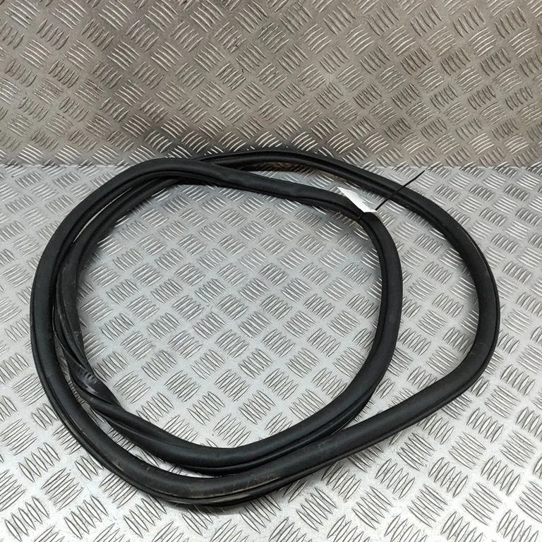 Rubber seal rear door 4KE833721
