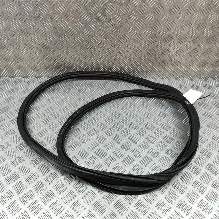 Rubber seal rear door 4KE833721