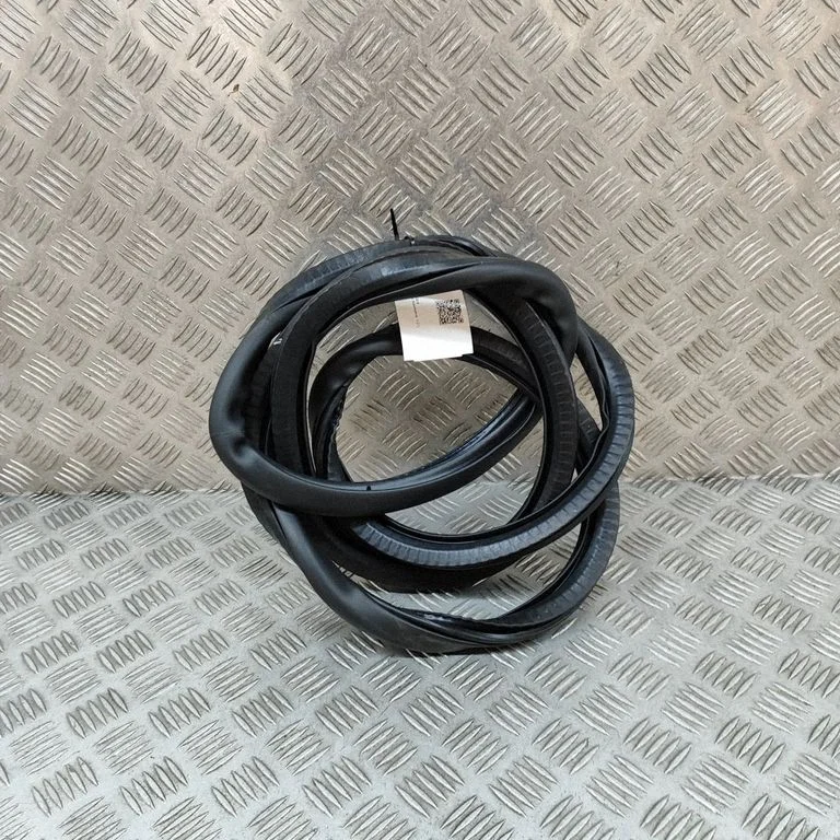 Aizmugurējo durvju blīvgumija 9825831480