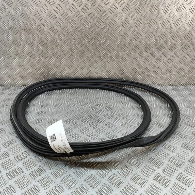 Rubber seal rear door 4M0833721C