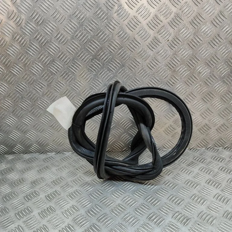Rubber seal rear door – Skoda Superb B8 (3V) (2015-2024)