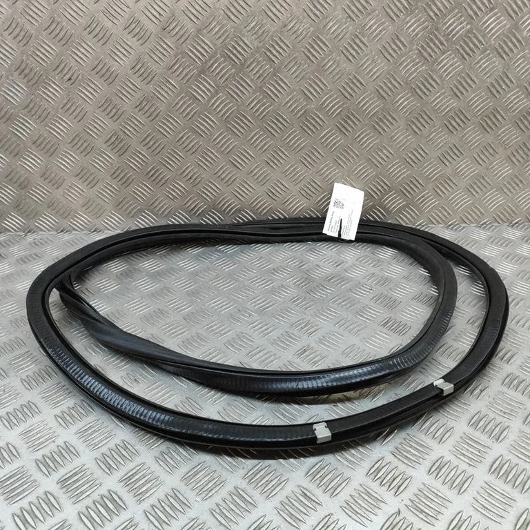 Uszczelka drzwi tylnych – Audi A8 S8 D4 4H (2010-2016)
