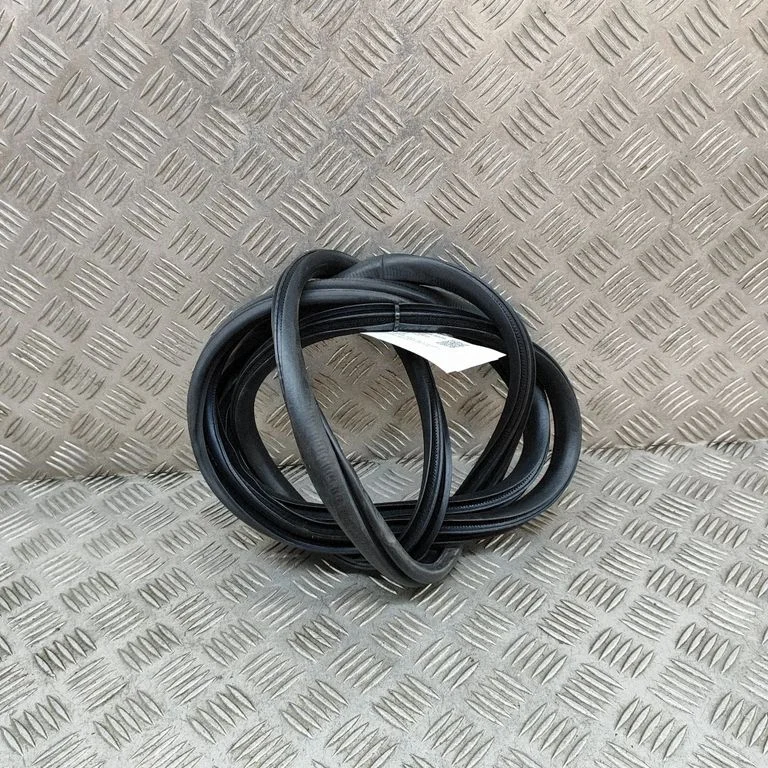 Rubber seal rear door 72850TGGT01