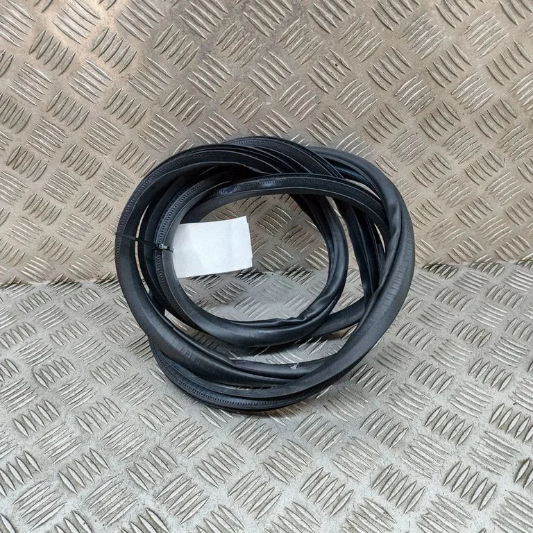 Aizmugurējo durvju blīvgumija 72810TGGT01
