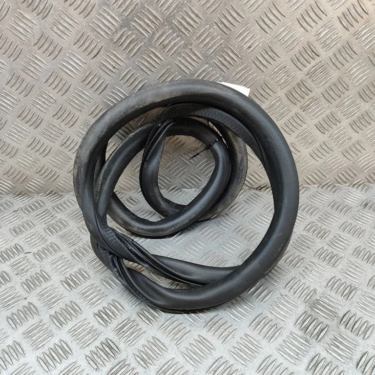 Uszczelka drzwi tylnych 9833317780
