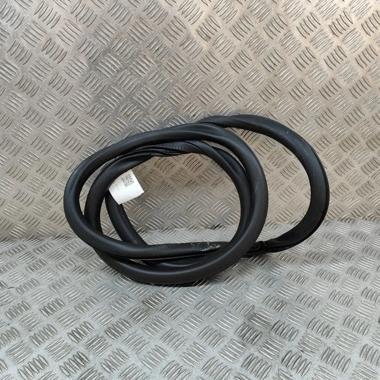 Uszczelka drzwi tylnych 9833317680
