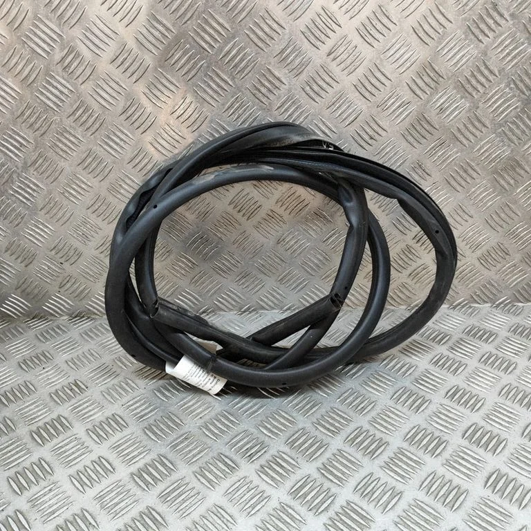 Rubber seal rear door 828306PA0B