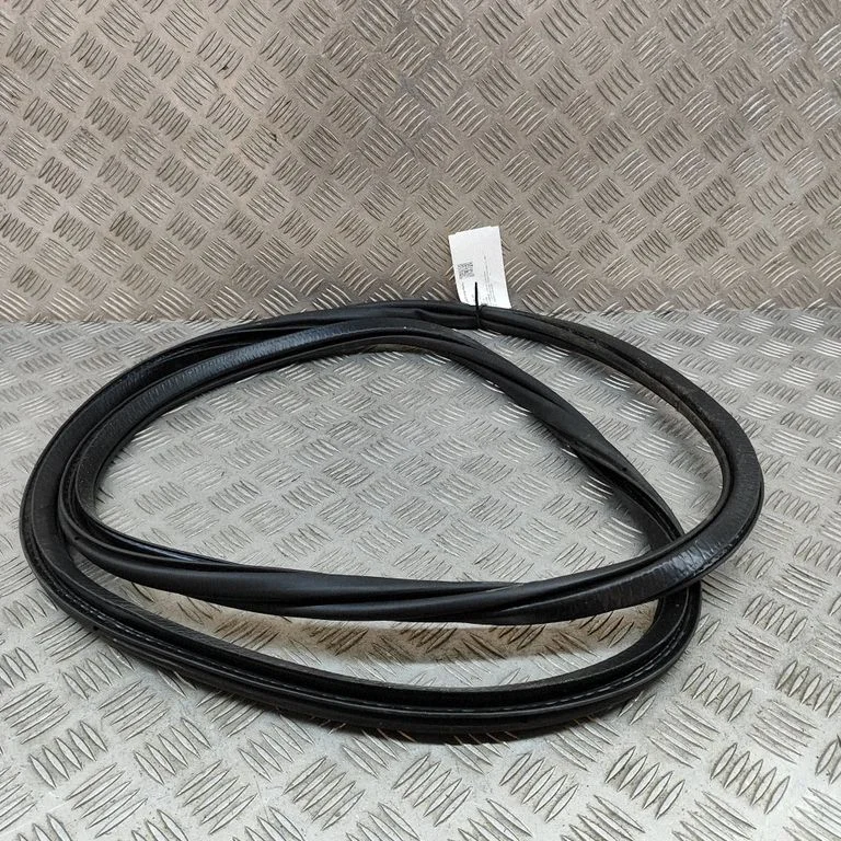 Aizmugurējo durvju blīvgumija – Volvo XC60 (2017-)