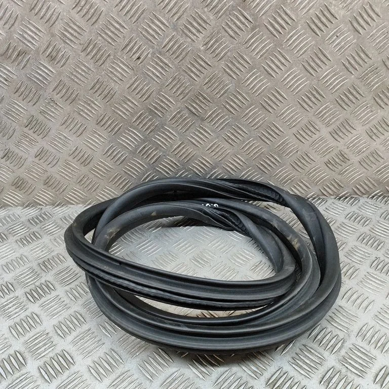 Rubber seal rear door – BMW 4 Series G22 G23 G24 G26 (2020-)