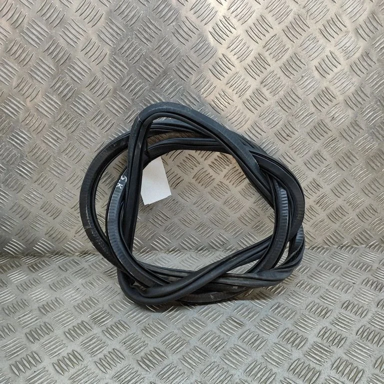 Rubber seal rear door 4K9833721